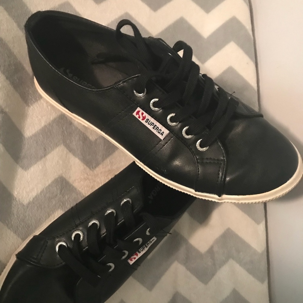 Woman’s Superga rubber sneaker